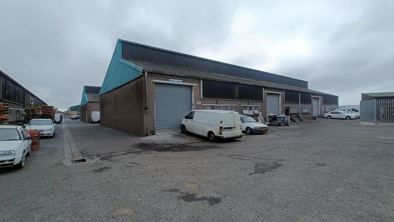 270sqm Warehouse To Let in Athlone Industrial
