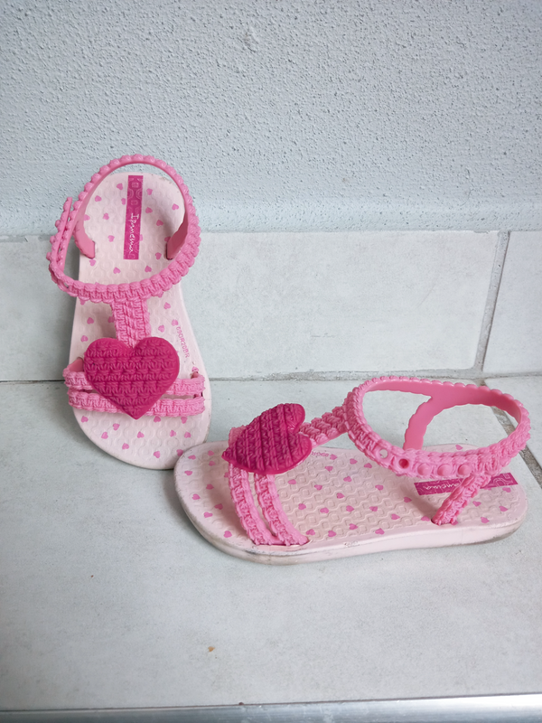 Ipanema size 4 toddler girls sandals