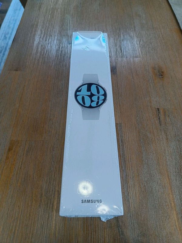 Brand New Samsung Galaxy watch series 6 lteLTE version sealed
