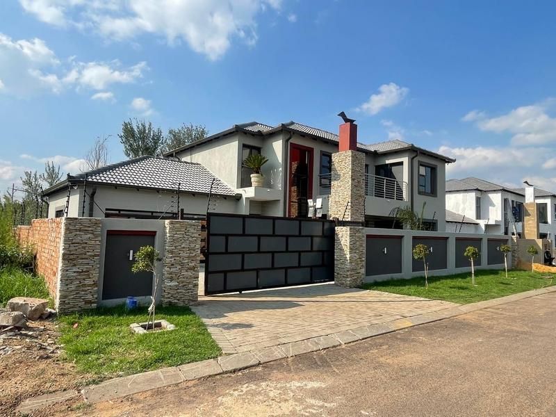 Double story family home in Middelburg South!