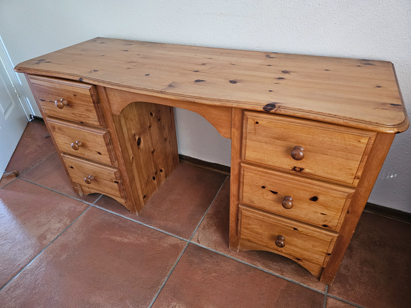 Wooden Dressing Table / Dresser with 6 drawers