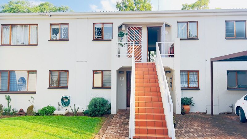 2 Bedroom apartment in Sunninghill For Sale