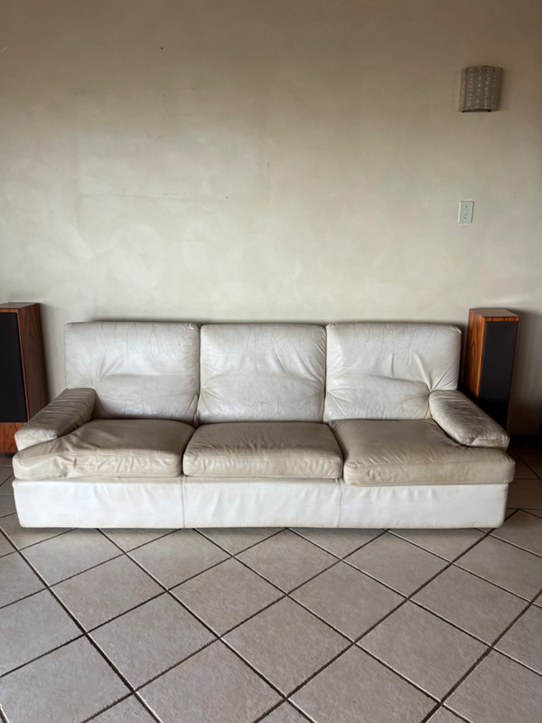 Grassoler White leather couch