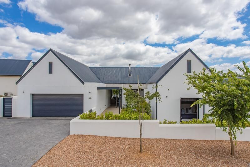 4 Bedroom family home in UITGEZOCHT LIFESTYLE ESTATE, Paarl.