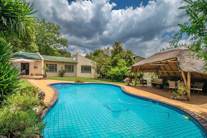 Beautiful 3-Bed Family Home Situated in the Sought-After Area of RANDPARK!