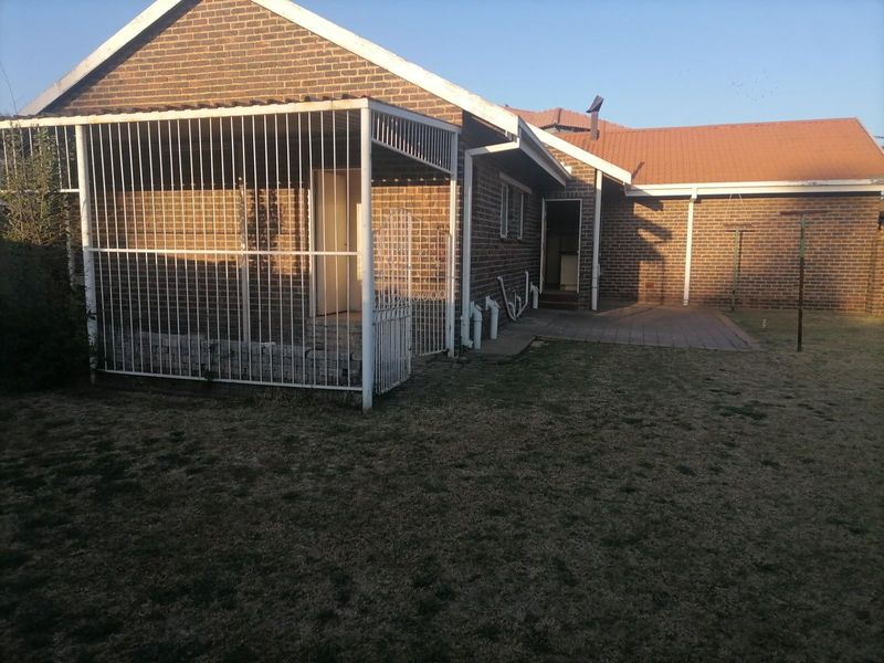 3 Bedroom House To Let in Waldrift