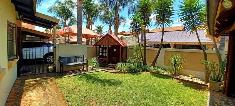Stunning 3 bedroom townhouse in a sought after complex in Dal Fouche!