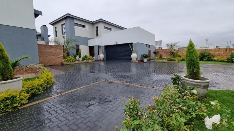 3 Bedroom House For Sale in Thatchfield Ridge Estate