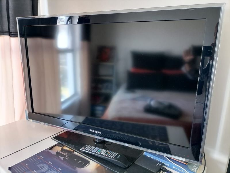 SAMSUNG 40 FULL HD LCD TV x2 Units la40d550k7r xxa