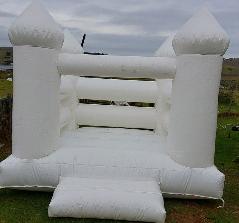 Jumping castle for sale R7500 brand new with motor