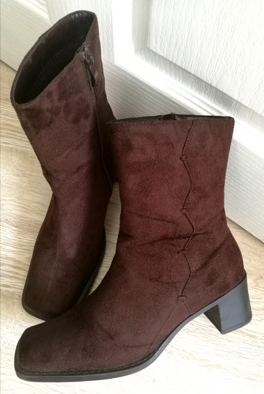 Ladies chocolate brown suedette boots - Like New