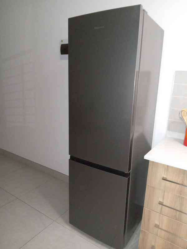 8 months old hisense fridge R4000