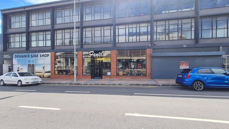 AMAZING SHOWROOM SPACE | LONG GLASS SHOP FRONTAGE ONTO BUSY MAIN ROAD