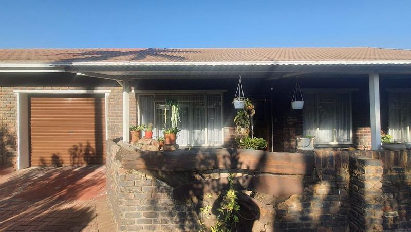 Townhouse in Protea Park For Sale