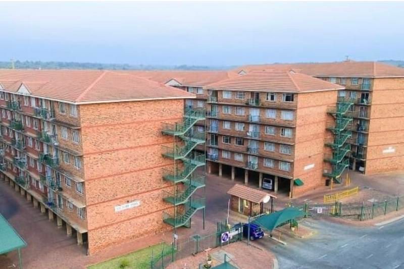 2 bedroom apartment for sale in Die Hoewes, Centurion