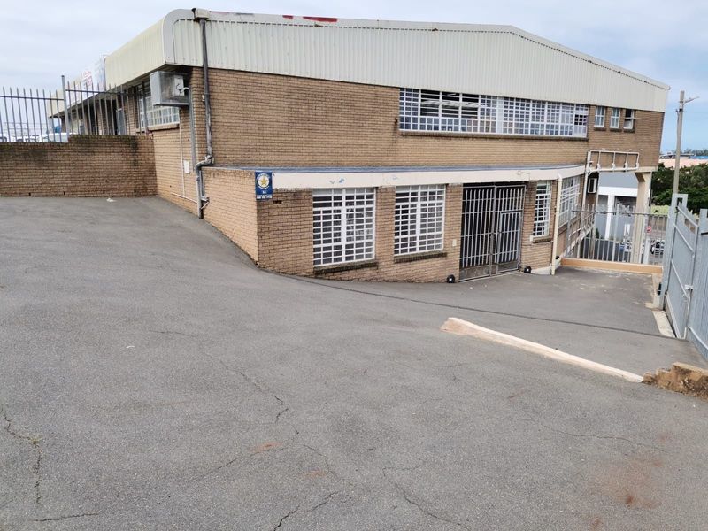 320m² Warehouse with approximately 150m² fenced yard in Windermere