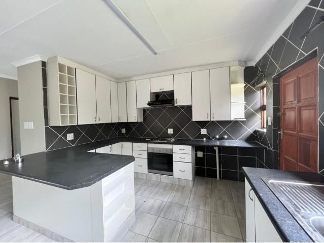 Stunning 3 well size bedrooms, 2 lovely bathrooms fully tiled townhouse to rent in Rynfield Benoni.