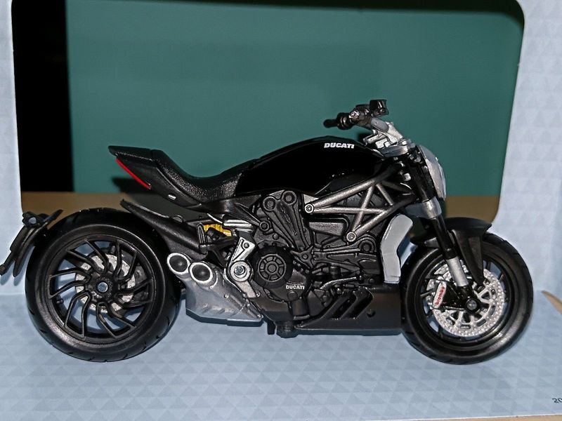Ducati XDiavel S 1:18 die-cast model bike