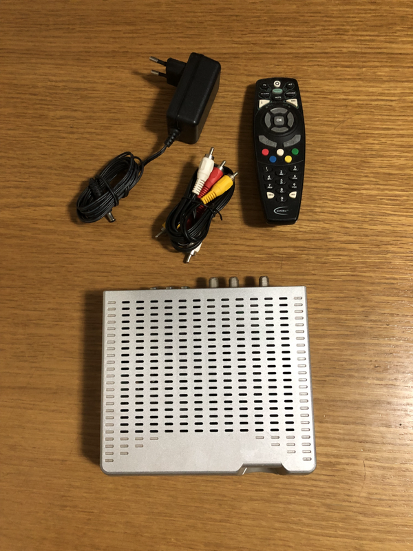 DSTV Decoder model DSD1131 including remote and power supply