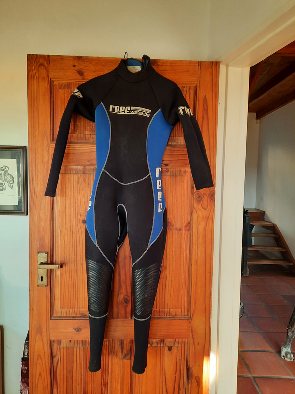 Reef Ladies small wetsuit