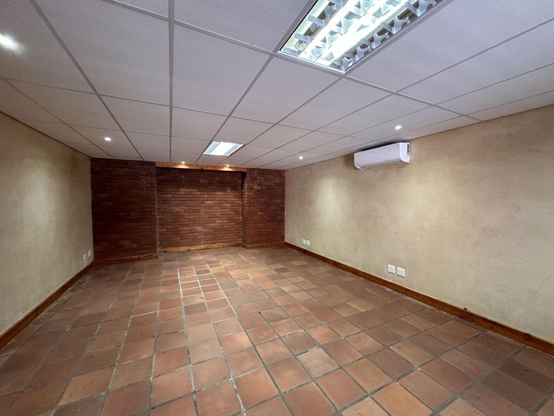 258m² Office To Let in Observatory