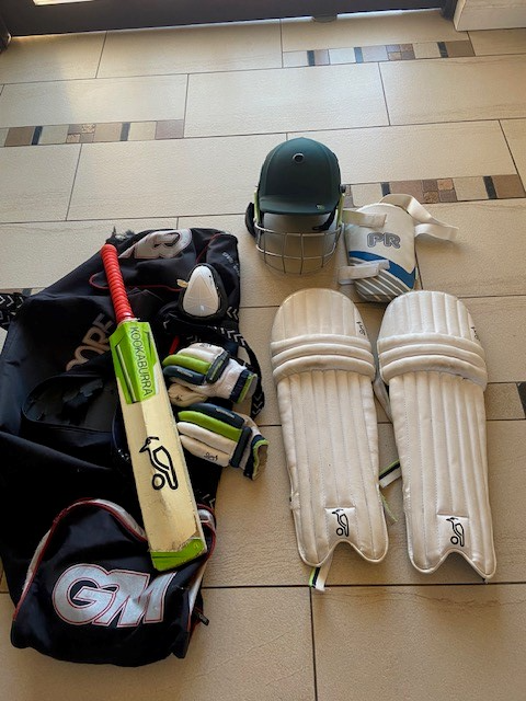 Kookaburra Junior Cricket set