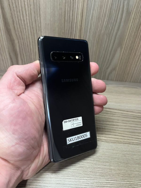 Samsung S10 128 GB Black Available - (Excellent condition) (R3500)