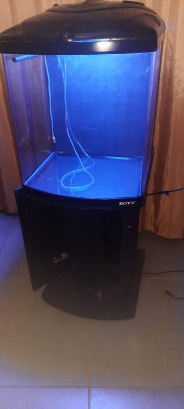 140 Litre Boyu Fish Tank with Cabinet.