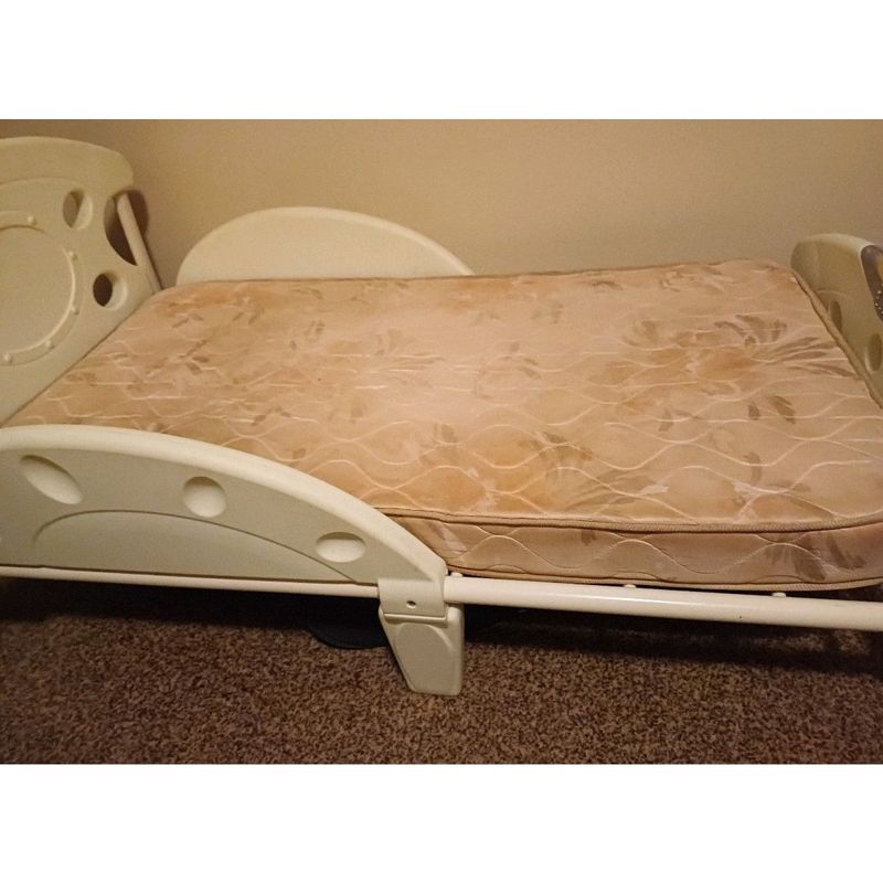 Toddler bed