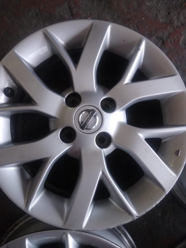 15inch Nissan Almeria  mags