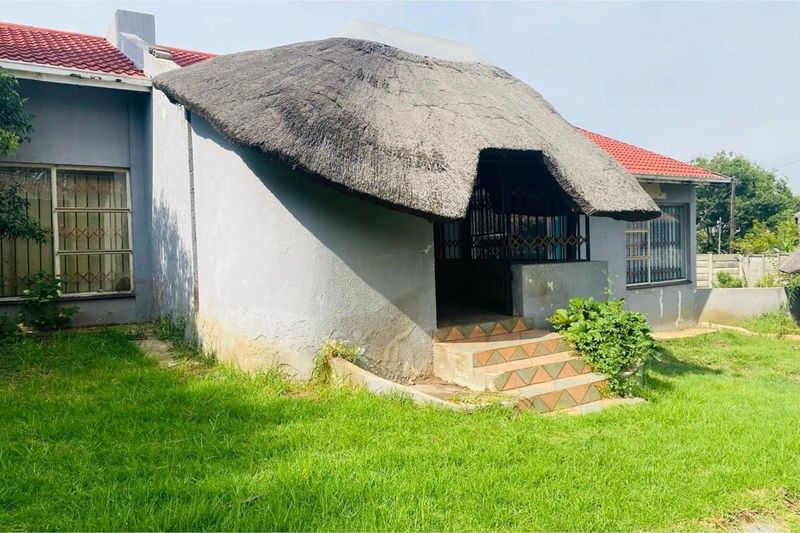 3-Bedrooms family  Home for sale in Sasolburg Central