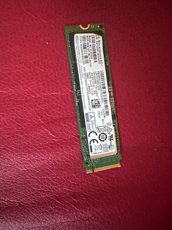 Samsung SM951 MZ-HPV2560 256GB M.2 NVMe 2280 PCIe3.0 x4 AHCI SSD