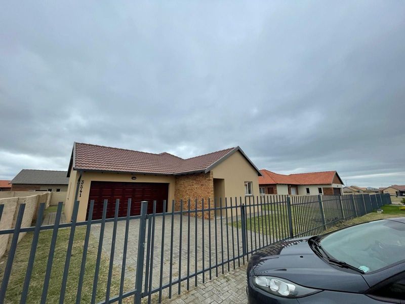 House in Waterkloof To Rent