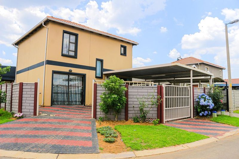 Neat 3 bedroom family home  for sale in Leopard&#39;s Rest 24/7Security Estate.