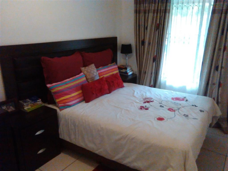 SALE!!! LARGE 1 BED SIMPLEX IN BELLAIR