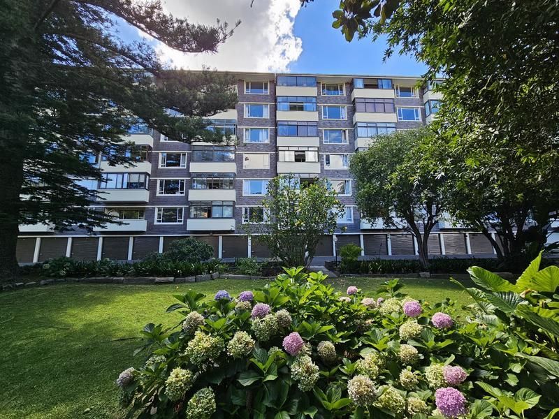 Large One Bedroomed Apartment for Sale in Rondebosch