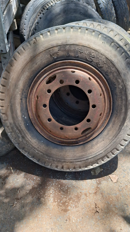 Econoliner tyres size 10.00-20Mercedes Benz/Truck                                       R 500