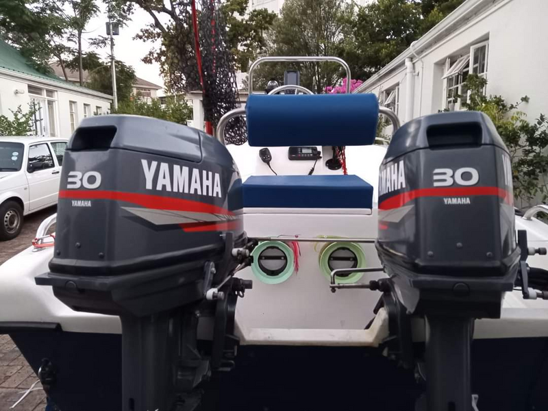 2 x 30hp Yamaha Outboard motors (Pair)
