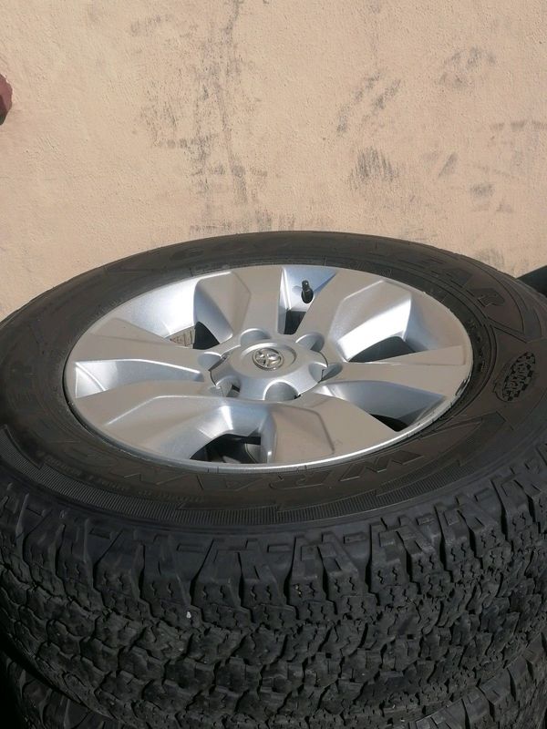 Toyota Hilux GD6 17inch Mag Rims (WITH USED TYRES)