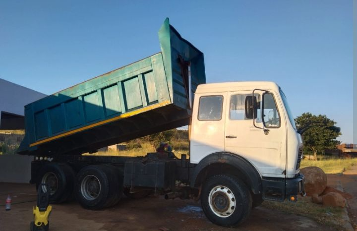 Mercedes benz 2635 10 cube tipper in an immaculate condition for sale at an affordable amount