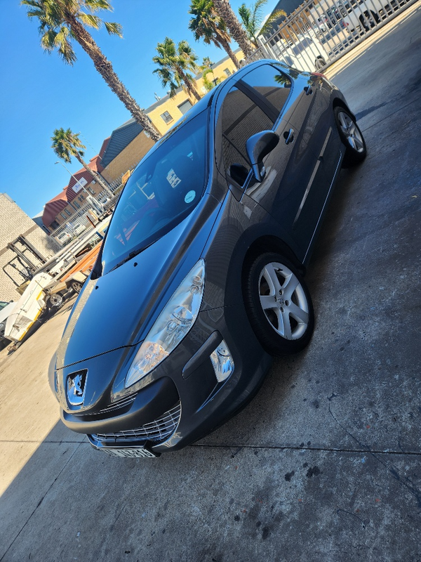 Peugeot 308 1.6Thp 2008 model 5speed manual Petrol For Sale Low Mileage R75000