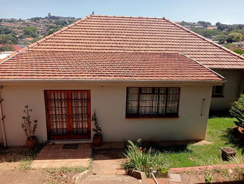 3-Bedroom Family Dream Home on the Bluff with Flatlet&#34;