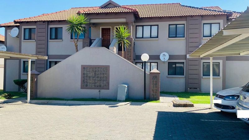 NOW FOR SALE IN  HELDERWYK ESTATE -A LARGE 2 BEDROOM 2 BATHROOM APARTMENT
