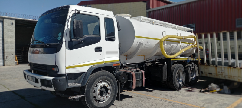 1999 - Isuzu 16000 Liter sewerage/water truck (Honey Sucker)