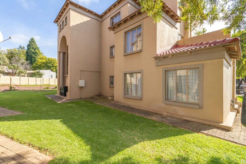 Spacious three bedroom townhouse in large complex