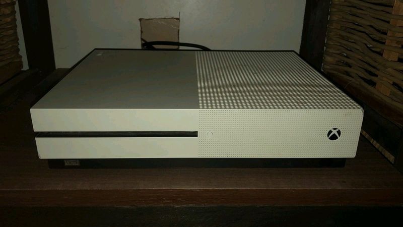 Xbox One S 1TB With Extras for Sale or Swap