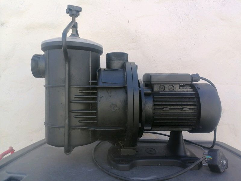 E-que(0,45kw)pool pump&#43;2bag filter 2nd good condition