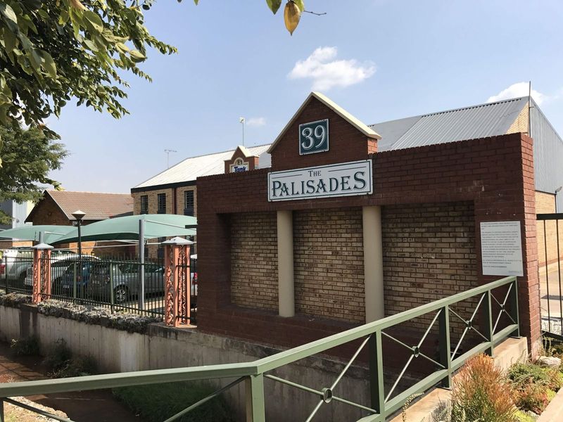 516m² Industrial To Let in Jet Park at R50.00 per m²