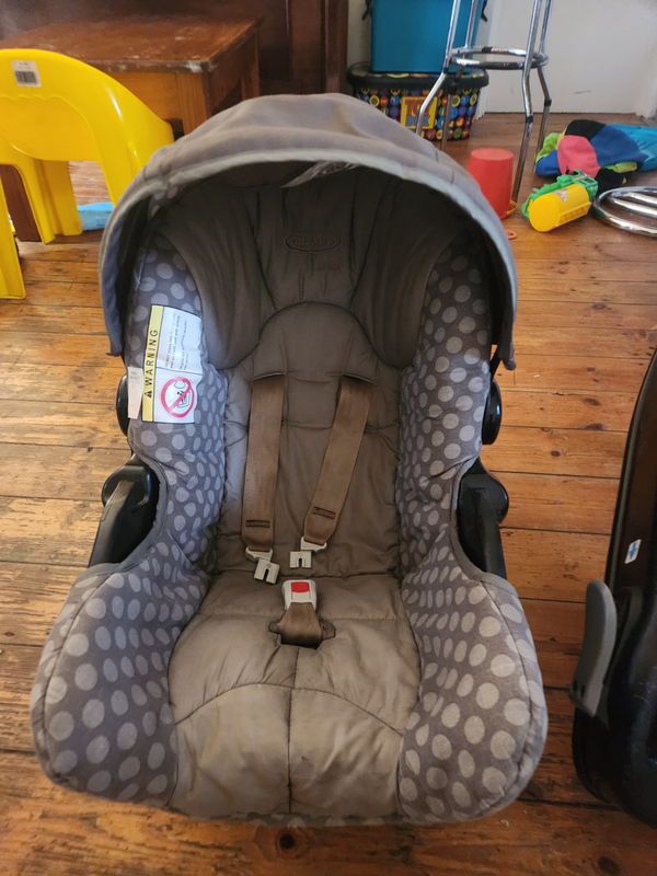 Baby car seat (up to 13Kg) which is detachable and can be used as a carrier