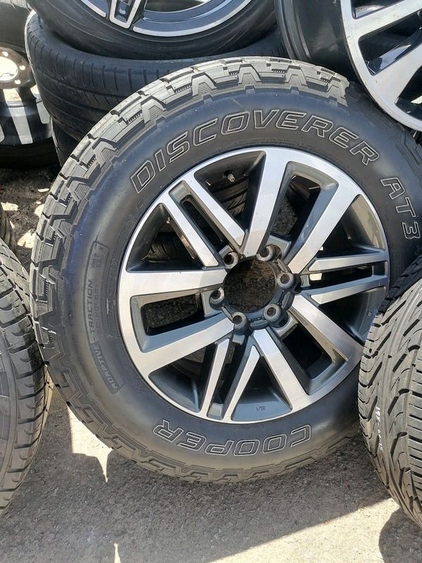 Toyota Hilux Dakar GD6 18 Mag Rim (WITH USED TYRE)